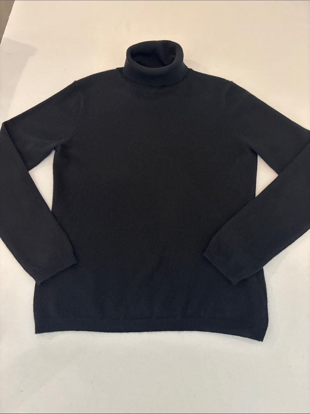Neiman Marcus Cashmere Women’s Black Turtleneck Relaxed fit Sweater. Large
